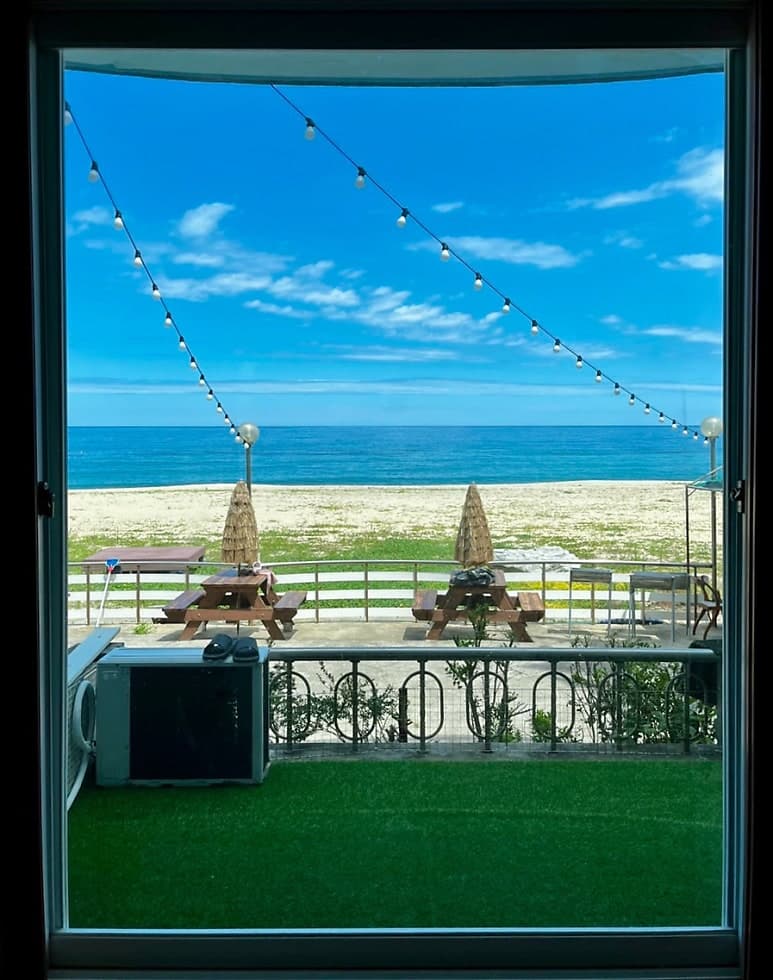 반스테이 객실에서 본 바다